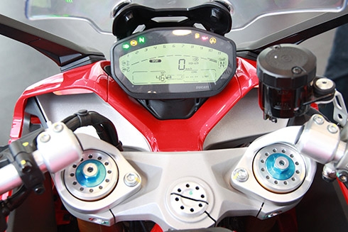 ducati-supersport-moto-duong-pho-ve-viet-nam-gia-hon-nua-ty-4