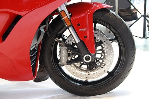 ducati-supersport-moto-duong-pho-ve-viet-nam-gia-hon-nua-ty-5