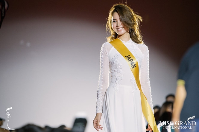 Người đẹp Nhật Bản bất ngờ xuất hiện trong bộ áo dài trắng tại Miss Grand International 2017