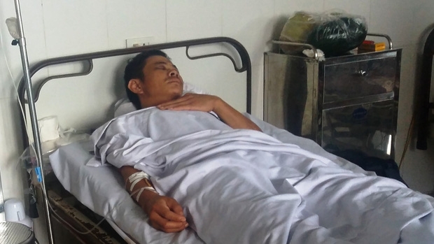 Nghệ An: Tài xế taxi bị đánh gãy xương hàm vì can ngăn 2 nhóm thanh niên xô xát - Ảnh 1.