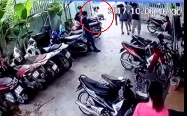 Nghệ An: Tài xế taxi bị đánh gãy xương hàm vì can ngăn 2 nhóm thanh niên xô xát - Ảnh 2.