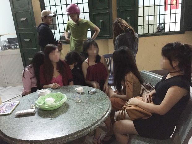 Bị lừa bán vào quán cà phê kích dục, thiếu nữ 15 tuổi cầu cứu và được nhóm hiệp sĩ giải cứu thành công - Ảnh 2.
