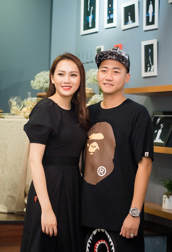 chong-ngoc-thach-lai-sieu-xe-16-ty-dong-den-chuc-mung-vo-5