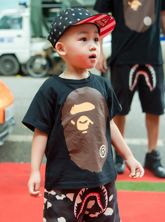 chong-ngoc-thach-lai-sieu-xe-16-ty-dong-den-chuc-mung-vo-6