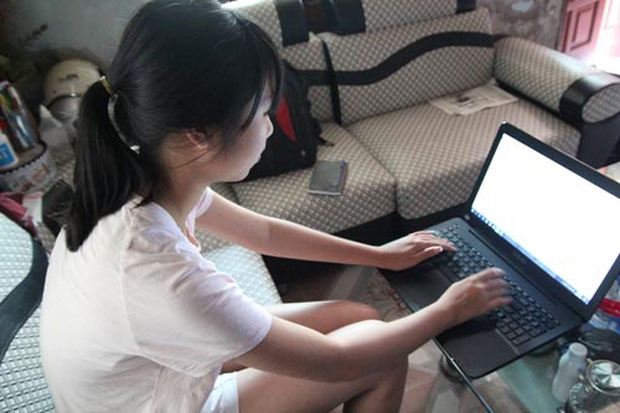 Mẹ bất ngờ bỏ con gái hơn 1 tuổi đi biền biệt, bảo mẫu trở thành mẹ nuôi cưu mang bé suốt 12 năm trời - Ảnh 5.