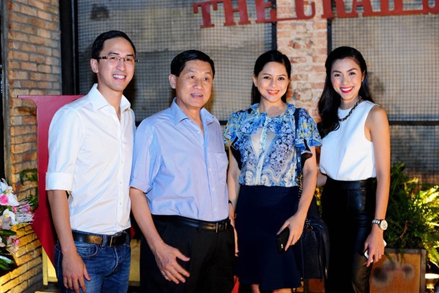  Cựu diễn viên Thủy Tiên và chồng, ông Johnathan Nguyễn Hạnh cùng con trai và con dâu Tăng Thăng Hà 