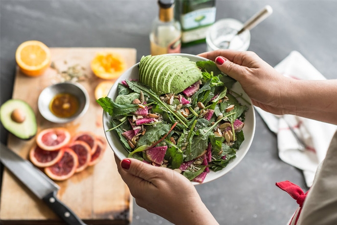 Nếu chưa biết làm sao để bắt đầu một chế độ ăn uống lành mạnh thì bạn đừng ngại ngần áp dụng 4 cách này - Ảnh 2.