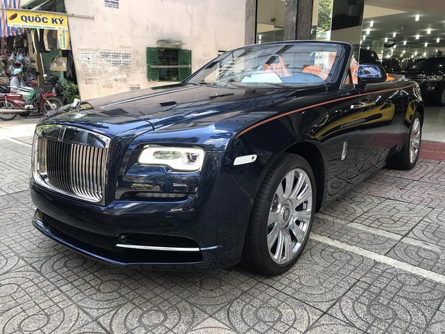 Rolls-Royce Dawn 25 tỷ Đồng bất ngờ xuất hiện tại Sài thành - Ảnh 2.