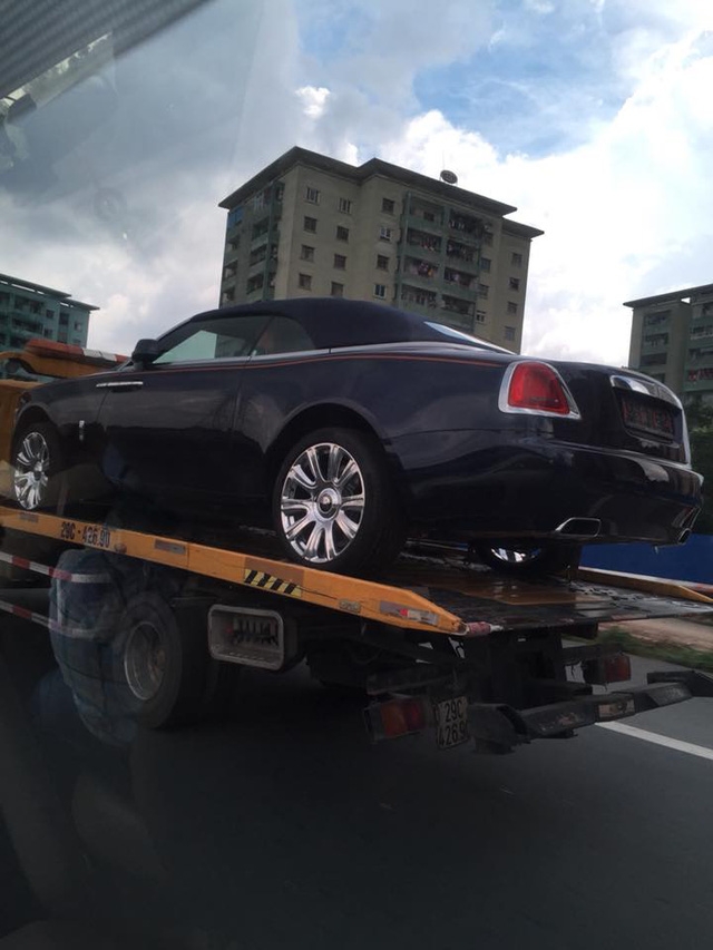 Rolls-Royce Dawn 25 tỷ Đồng bất ngờ xuất hiện tại Sài thành - Ảnh 3.
