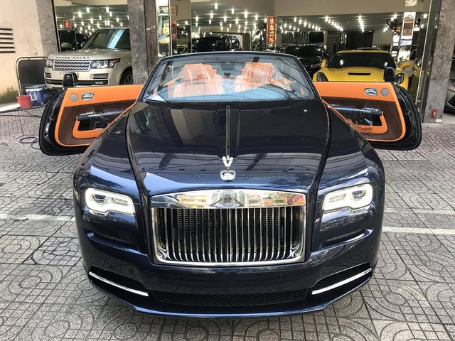 Rolls-Royce Dawn 25 tỷ Đồng bất ngờ xuất hiện tại Sài thành - Ảnh 4.