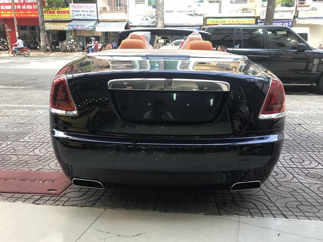 Rolls-Royce Dawn 25 tỷ Đồng bất ngờ xuất hiện tại Sài thành - Ảnh 6.