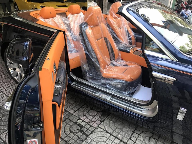 Rolls-Royce Dawn 25 tỷ Đồng bất ngờ xuất hiện tại Sài thành - Ảnh 7.