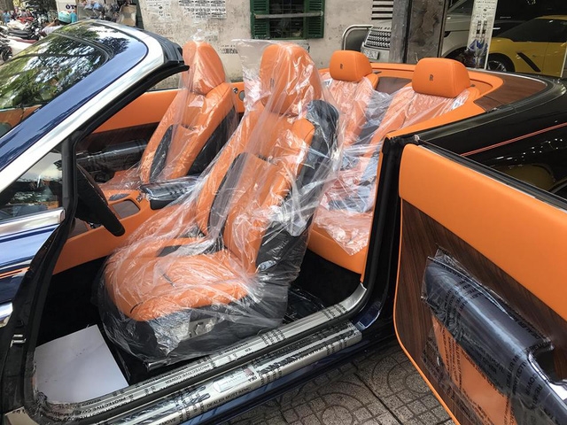 Rolls-Royce Dawn 25 tỷ Đồng bất ngờ xuất hiện tại Sài thành - Ảnh 8.