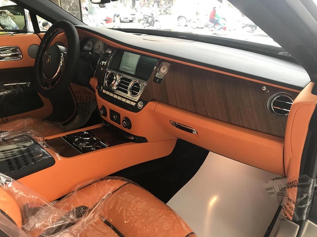 Rolls-Royce Dawn 25 tỷ Đồng bất ngờ xuất hiện tại Sài thành - Ảnh 9.