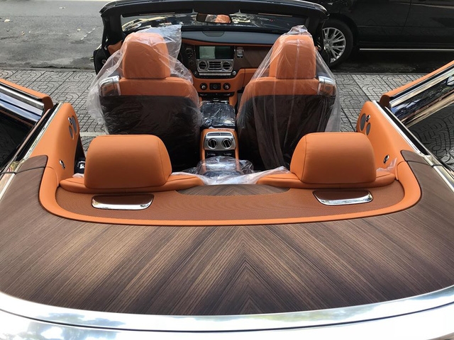 Rolls-Royce Dawn 25 tỷ Đồng bất ngờ xuất hiện tại Sài thành - Ảnh 10.