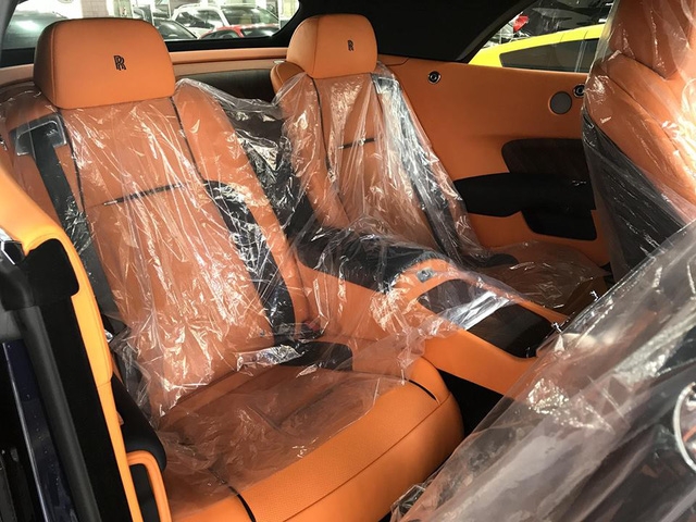 Rolls-Royce Dawn 25 tỷ Đồng bất ngờ xuất hiện tại Sài thành - Ảnh 11.