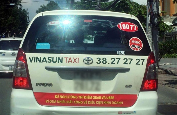 Tai xe Vinasun goi nhau go bo khau hieu phan doi Uber, Grab hinh anh 1