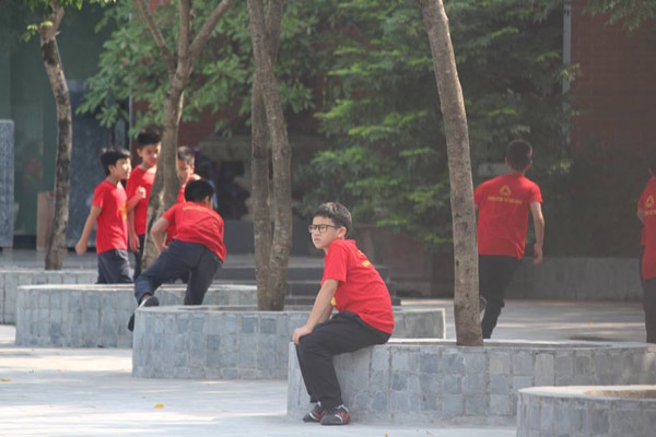 truong luong the vinh khong chao co dau tuan, hoc sinh soc khi biet thay cuong qua doi - 2