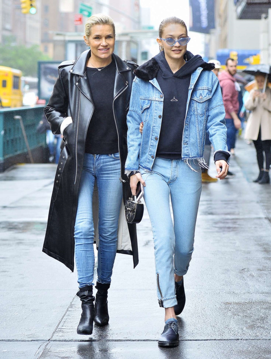 Gigi Hadid goi y cach phoi do voi ao hoodie hinh anh 2