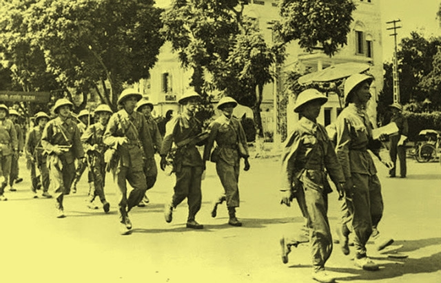 ha noi ngay dau giai phong va nhung hinh anh lich su hinh anh 2