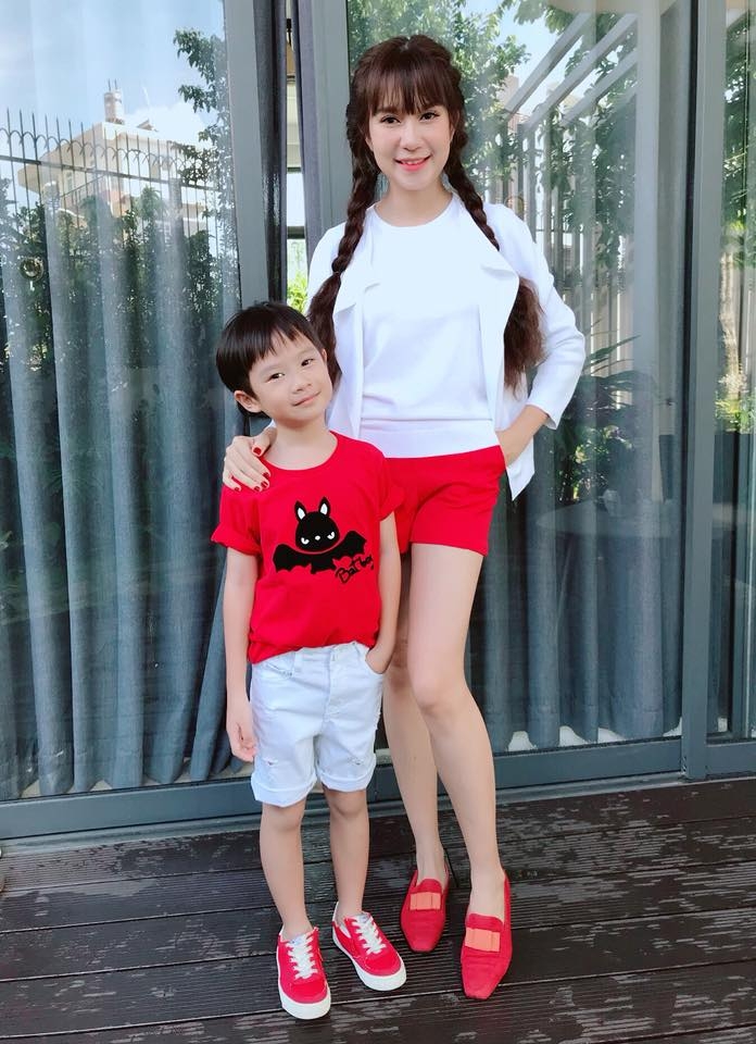 minh ha tuoi u40 la ba me 4 con tre nhat showbiz kho ai do noi hinh anh 1