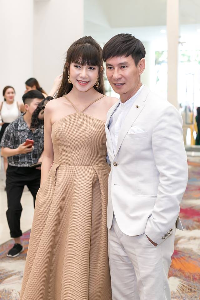 minh ha tuoi u40 la ba me 4 con tre nhat showbiz kho ai do noi hinh anh 6