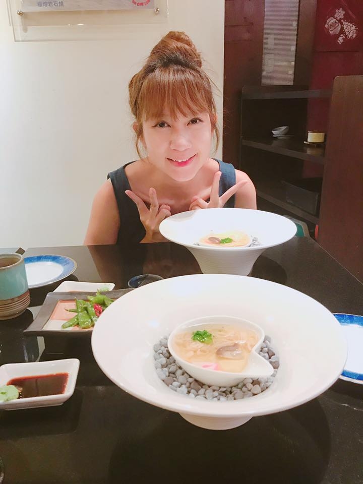 minh ha tuoi u40 la ba me 4 con tre nhat showbiz kho ai do noi hinh anh 11