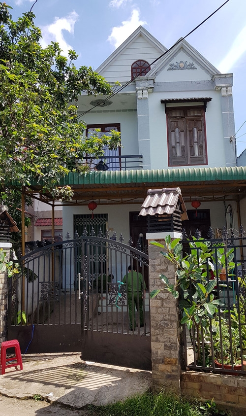 mot nha dan bi cai min, phat no kinh hoang luc nua dem hinh anh 2