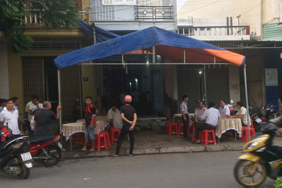mot pho phong thi xa chet trong tu the treo co hinh anh 1