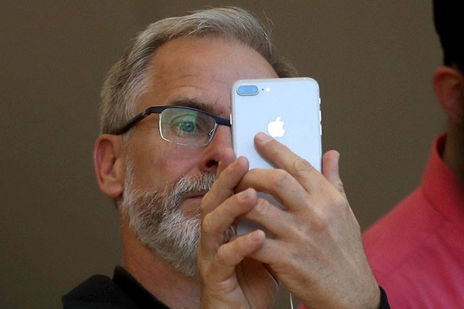 Face ID của Apple khiến các nhà sản xuất Android nhanh chóng thay đổi chiến lược /// Ảnh: AFP