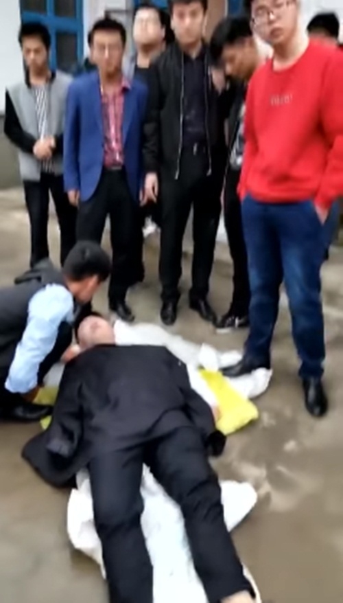 chú rẻ tq chet tham trong ngay cuoi vi tro dua qua da cua ban hinh anh 2