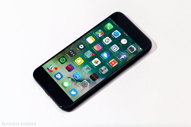Hay mua iPhone 7 va quen iPhone 8, iPhone X di! hinh anh 6