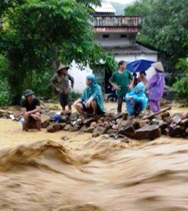 Mưa lớn gây ngập lụt nhiều nơi ở Hòa Bình.
