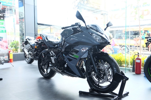 Kawasaki Ninja 650 2018 với màu sơn mới xuất hiện tại Việt Nam, giá bán 288 triệu Đồng - Ảnh 1.
