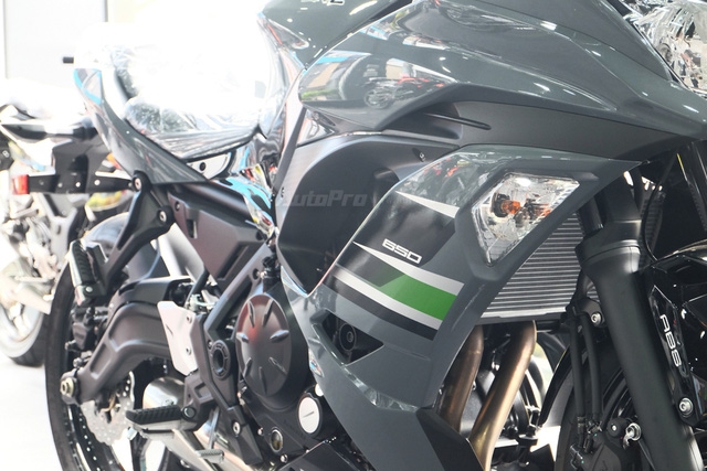 Kawasaki Ninja 650 2018 với màu sơn mới xuất hiện tại Việt Nam, giá bán 288 triệu Đồng - Ảnh 3.