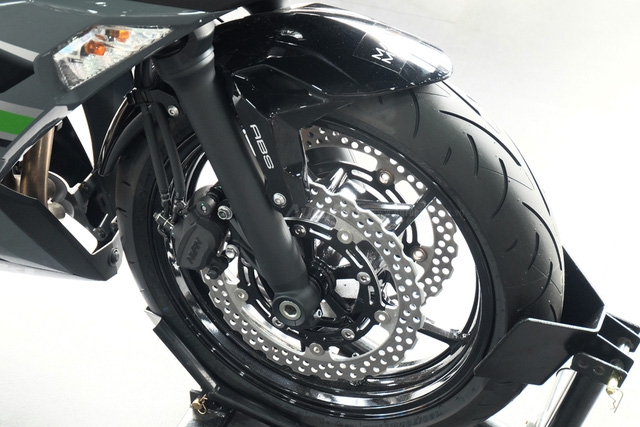 Kawasaki Ninja 650 2018 với màu sơn mới xuất hiện tại Việt Nam, giá bán 288 triệu Đồng - Ảnh 8.