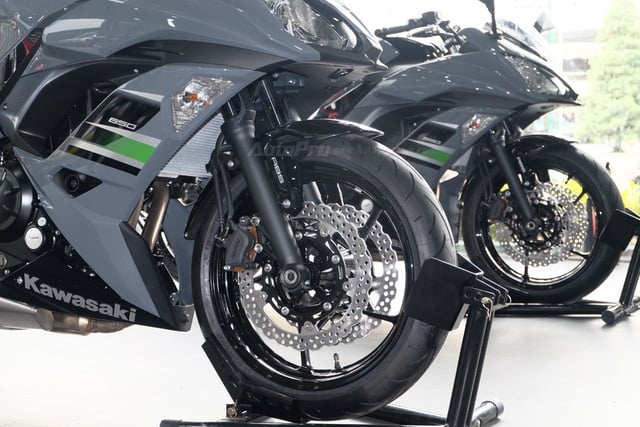 Kawasaki Ninja 650 2018 với màu sơn mới xuất hiện tại Việt Nam, giá bán 288 triệu Đồng - Ảnh 13.