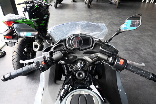 Kawasaki Ninja 650 2018 với màu sơn mới xuất hiện tại Việt Nam, giá bán 288 triệu Đồng - Ảnh 16.