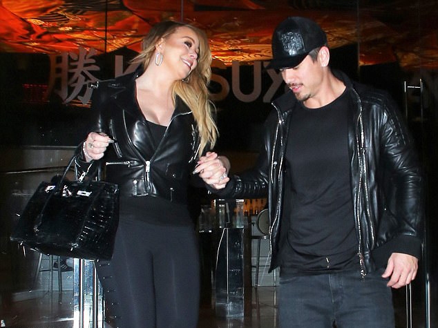 mariah-carey-dien-vay-ngan-sexy-di-choi-toi-voi-bo-tre-7