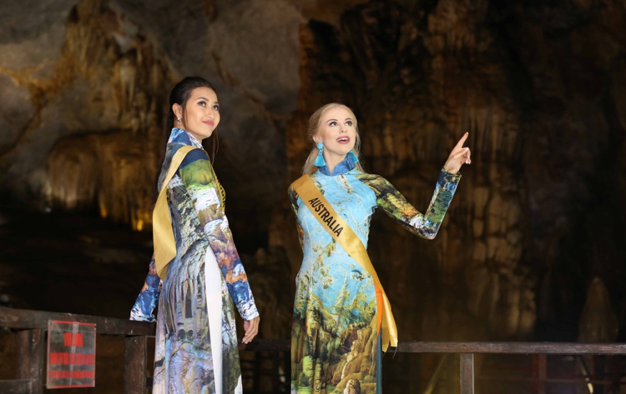 Thi sinh Hoa hau Hoa binh Quoc te chup anh ao dai o dong Thien Duong hinh anh 8