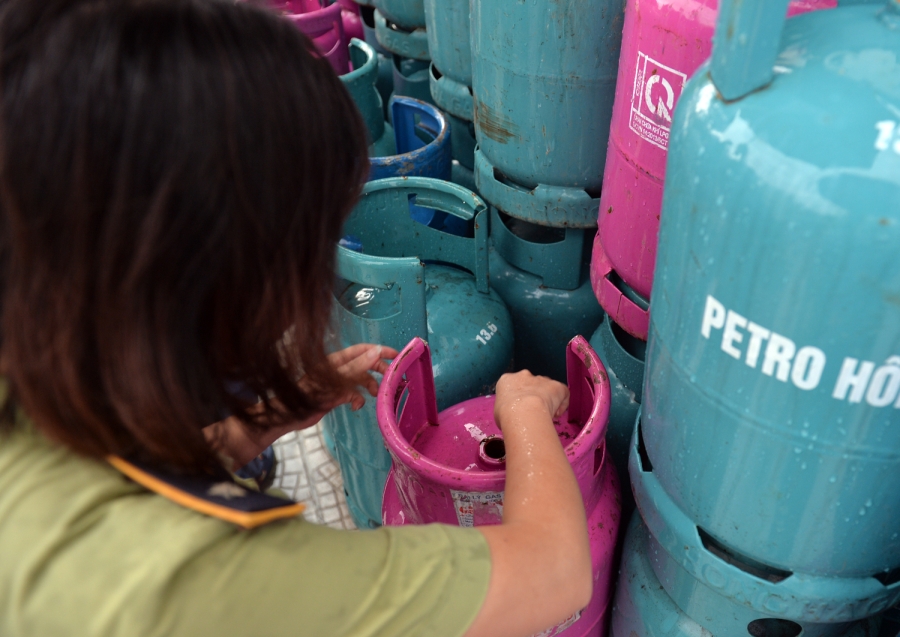 Tiềm ẩn mối nguy hiểm từ những bình gas bị cắt tai, mài vỏ, thay đổi nhãn mác - Ảnh 2.