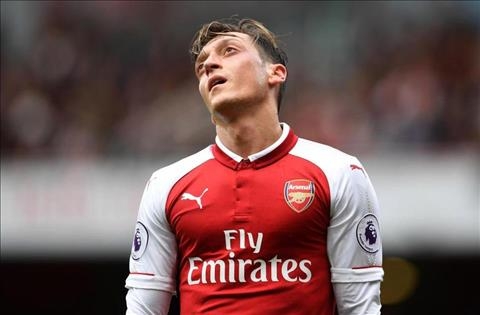 Tiet lo Khong CLB nao muon chua chap Mesut Ozil hinh anh