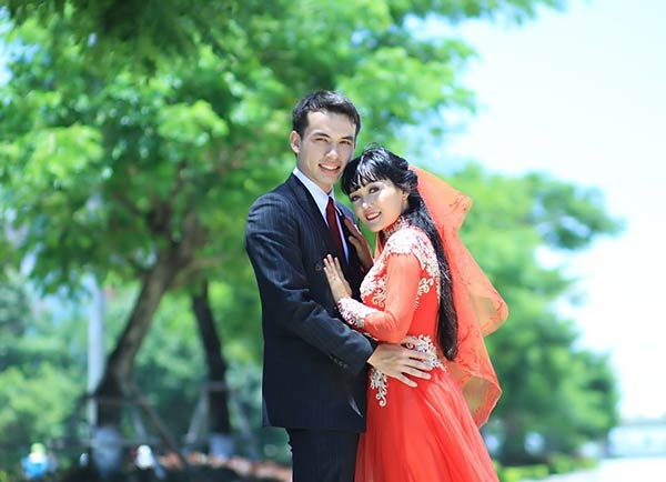 co gai viet u30 quyet cho chang trai tay du tuoi thanh nien de lay lam chong - 1