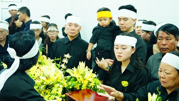 dam tang thay van nhu cuong: nguoi vo dung khong vung khi den nha tang le - 2