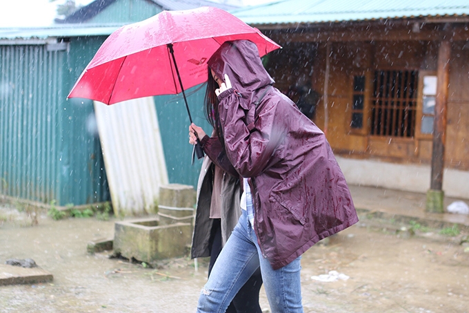 hoa-hau-do-my-linh-bi-mat-lien-lac-khi-len-yen-bai-cong-tac