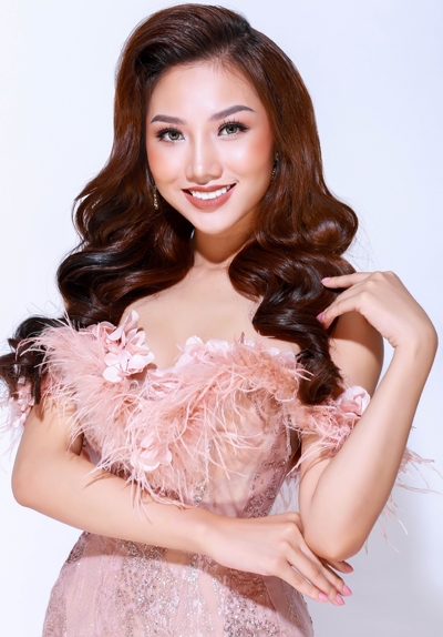 Hoàng Thu Thảo.