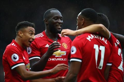 MU tinh gia han hop dong voi HLV Jose Mourinho hinh anh