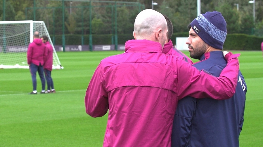 Aguero tro lai than ky sau tai nan xe hoi hinh anh 2