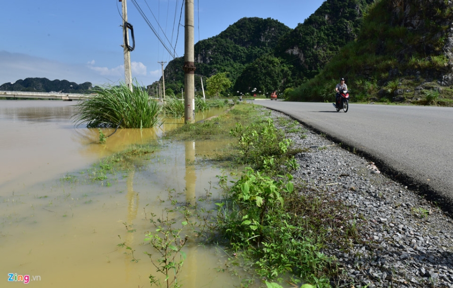 Canh nuoc ngap tan noc nha o Ninh Binh hinh anh 2