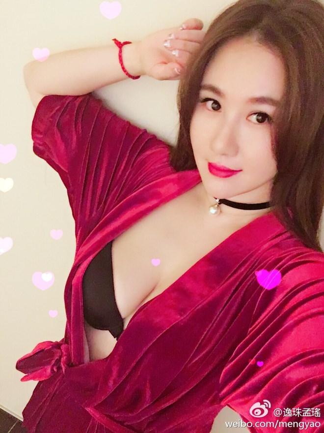 cuoc song xa hoa cua my nu duoc ong trum phim 18+ cung nhat hinh anh 4